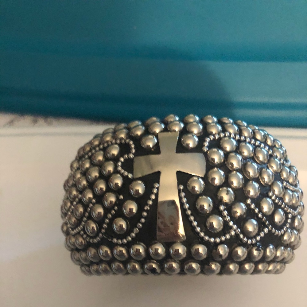 Bangle bracelet